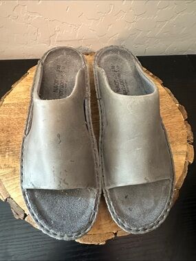 Naot Women's Ardisia Slide Sandal in Gray Leather